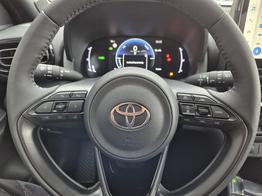 Toyota Yaris Cross 1.5VVT-iE 130PS Automatik Teamplayer Klimaautomatik Sitzheizung Lenkradheizung PDC v+h Rückf.Kamera 17-LM abged.Scheiben 2xKeyless DAB+ Bluetooth Touchscreen Apple CarPlay Android Auto 