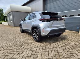 Toyota Yaris Cross 1.5VVT-iE 130PS Automatik Teamplayer Klimaautomatik Sitzheizung Lenkradheizung PDC v+h Rückf.Kamera 17-LM abged.Scheiben 2xKeyless DAB+ Bluetooth Touchscreen Apple CarPlay Android Auto 