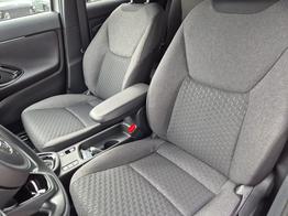 Toyota Yaris Cross 1.5VVT-iE 130PS Automatik Teamplayer Klimaautomatik Sitzheizung Lenkradheizung PDC v+h Rückf.Kamera 17-LM abged.Scheiben 2xKeyless DAB+ Bluetooth Touchscreen Apple CarPlay Android Auto 