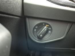 Volkswagen Taigo 1.0 TSI 116PS DSG Life LED-Matrix-Scheinwerfer Klimaautomatik Sitzheizung PDC Rückf.Kamera 17-LM abged.Scheiben 2xKeyless DAB+ Bluetooth Touchscreen Apple CarPlay Android Auto 