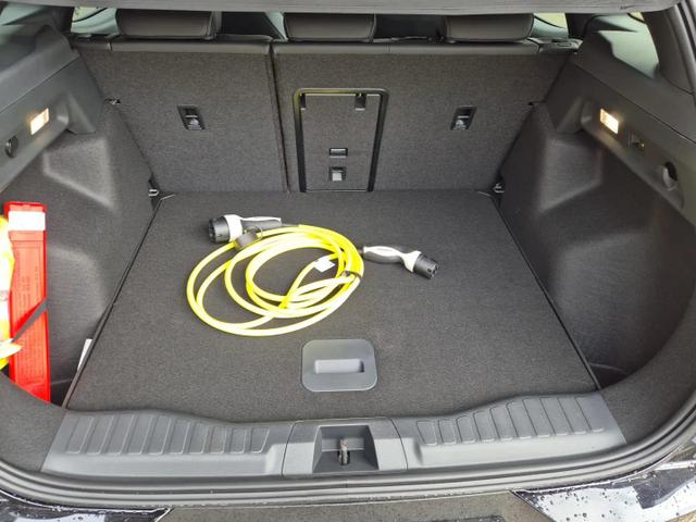 Ford Explorer Limited Edition (Extended Range 79kWh) 204PS Automatik el.AHK Wärmepumpe 21-LM Heckantrieb Klimaautomatik Sitzheizung Lenkradheizung Ford-Navi Rückf.Kamera PDC v+h Bluetooth Apple Carplay Android Auto 2xKeyless 