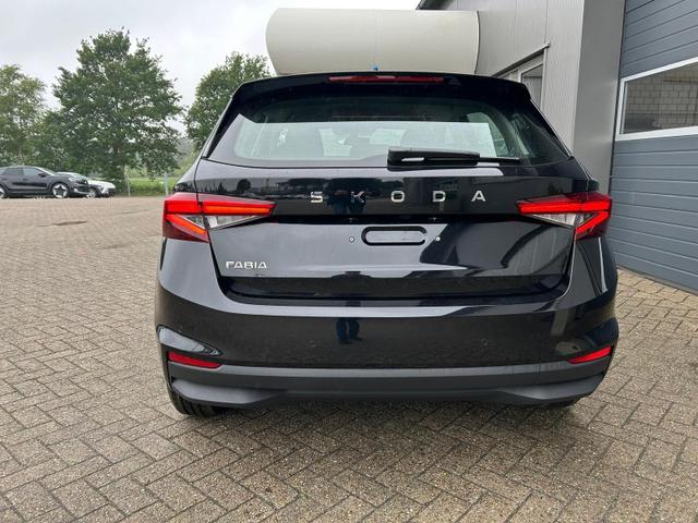 Skoda Fabia - 1.0 TSI 95PS Selection 5-türig Rückf.Kamera Parksensoren Sitzheizung Multifunktionslenkrad Klima Skoda-Radio Bluetooth Touchscreen Tempomat Nebelsch. Apple CarPlay + Android Auto