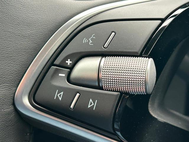 Skoda Fabia 1.0 TSI 95PS Selection 5-türig Rückf.Kamera Parksensoren Sitzheizung Multifunktionslenkrad Klima Skoda-Radio Bluetooth Touchscreen Tempomat Nebelsch. Apple CarPlay + Android Auto 