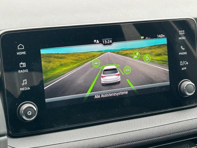 Skoda Fabia 1.0 TSI 95PS Selection 5-türig Rückf.Kamera Parksensoren Sitzheizung Multifunktionslenkrad Klima Skoda-Radio Bluetooth Touchscreen Tempomat Nebelsch. Apple CarPlay + Android Auto 