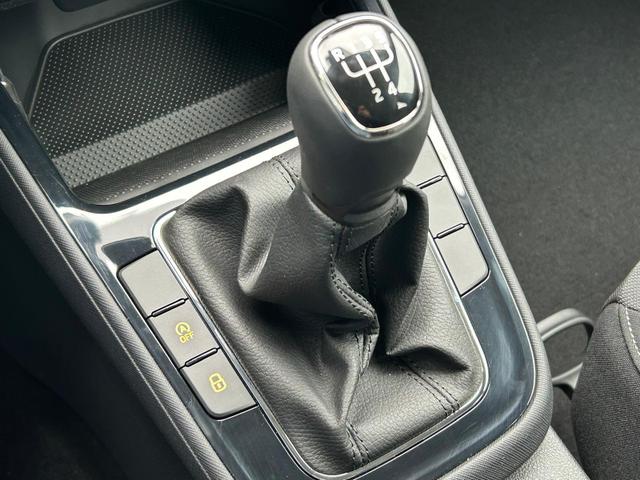 Skoda Fabia 1.0 TSI 95PS Selection 5-türig Rückf.Kamera Parksensoren Sitzheizung Multifunktionslenkrad Klima Skoda-Radio Bluetooth Touchscreen Tempomat Nebelsch. Apple CarPlay + Android Auto 