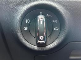 Skoda Kamiq 1.0 TSI 115PS DSG Selection Matrix-LED Sitzheizung Garantieverlängerung Klimaautomatik Parksensoren Skoda-Radio drahtlos Apple CarPlay + Android Auto Digital Cockpit Tempomat abg.Scheiben 