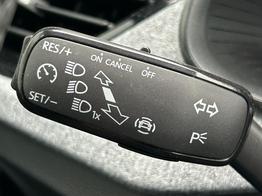 Skoda Kamiq 1.0 TSI 115PS DSG Selection Matrix-LED Sitzheizung Garantieverlängerung Klimaautomatik Parksensoren Skoda-Radio drahtlos Apple CarPlay + Android Auto Digital Cockpit Tempomat abg.Scheiben 