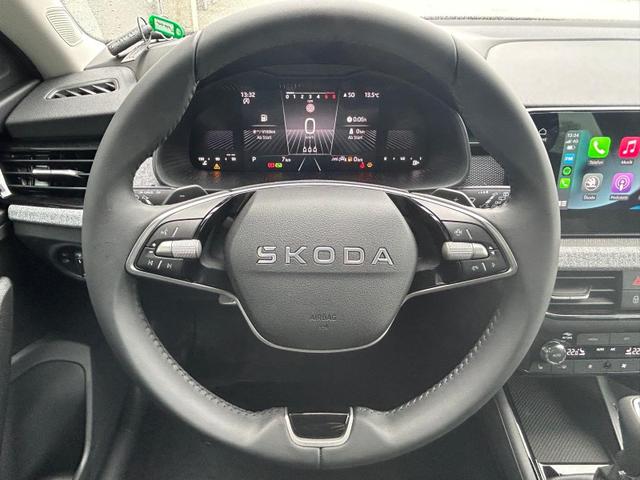 Skoda Kamiq 1.0 TSI 115PS DSG Selection Klimaautomatik Sitzheizung Parksensoren Multifunktionslenkrad Skoda-Radio Bluetooth Touchscreen Tempomat Nebelsch. wireless Apple CarPlay + Android Auto 