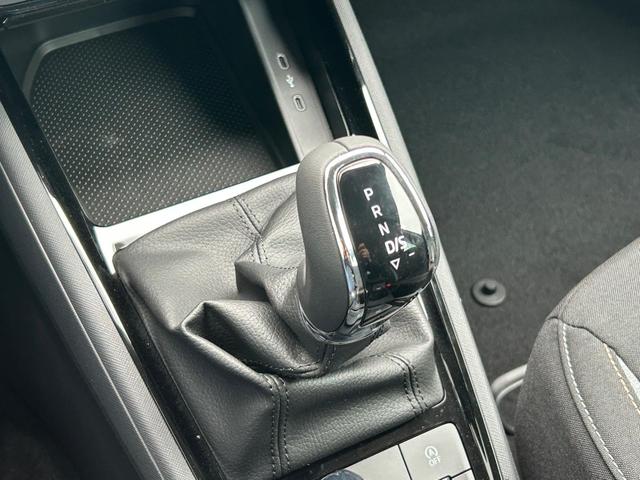 Skoda Kamiq 1.0 TSI 115PS DSG Selection Klimaautomatik Sitzheizung Parksensoren Multifunktionslenkrad Skoda-Radio Bluetooth Touchscreen Tempomat Nebelsch. wireless Apple CarPlay + Android Auto 
