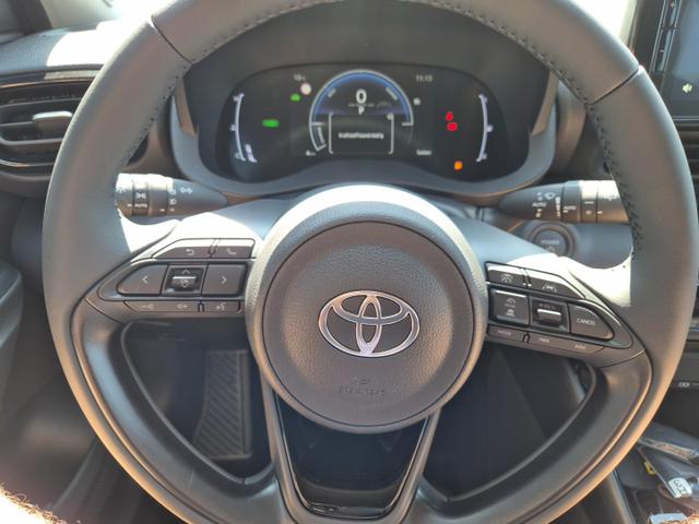 Toyota Yaris 1.5VVT-iE 116PS Automatik Teamplayer Klimaautomatik Sitzheizung Lenkradheizung Rückf.Kamera 16-LM abged.Scheiben 2xKeyless DAB+ Bluetooth Touchscreen Apple CarPlay Android Auto ACC 