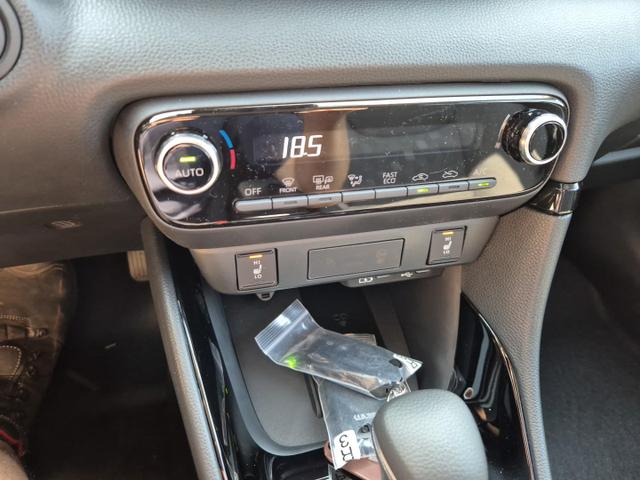 Toyota Yaris 1.5VVT-iE 116PS Automatik Teamplayer Klimaautomatik Sitzheizung Lenkradheizung Rückf.Kamera 16-LM abged.Scheiben 2xKeyless DAB+ Bluetooth Touchscreen Apple CarPlay Android Auto ACC 