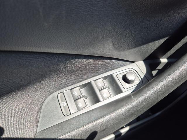 Skoda Kamiq 1.0 TSI 115PS DSG Selection Klimaautomatik Sitzheizung Parksensoren Multifunktionslenkrad Skoda-Radio Bluetooth Touchscreen Tempomat Nebelsch. wireless Apple CarPlay + Android Auto 