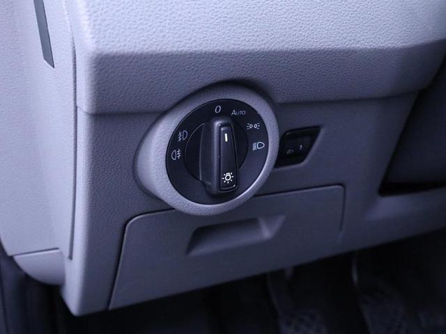 Volkswagen Transporter 6.1 Kastenwagen DoKa L2 2.0 TDi 110PS 5-Sitzer AHK Klima PDC DAB Apple CarPlay Android Auto Bluetooth Touchscreen Ganzjahresreifen 