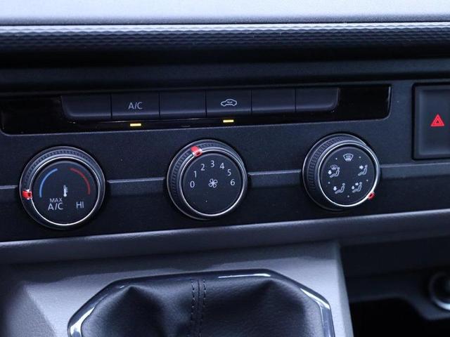 Volkswagen Transporter 6.1 Kastenwagen DoKa L2 2.0 TDi 110PS 5-Sitzer AHK Klima PDC DAB Apple CarPlay Android Auto Bluetooth Touchscreen Ganzjahresreifen 