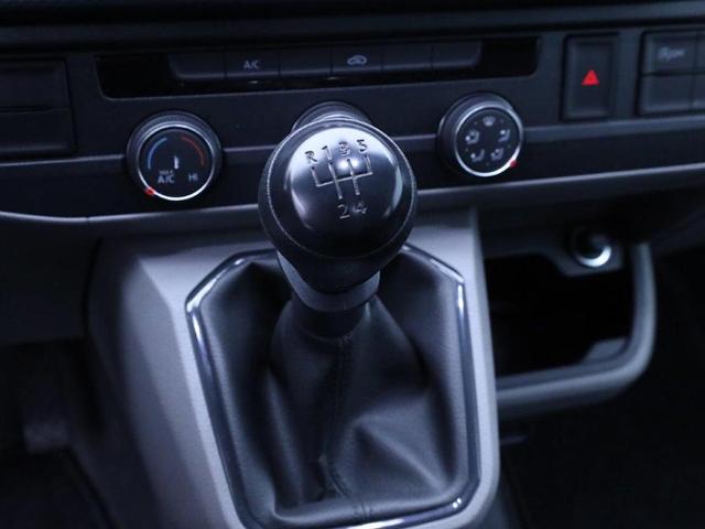 Volkswagen Transporter 6.1 Kastenwagen DoKa L2 2.0 TDi 110PS 5-Sitzer AHK Klima PDC DAB Apple CarPlay Android Auto Bluetooth Touchscreen Ganzjahresreifen 