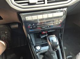 Volkswagen T-Cross 1.0 TSI 116PS DSG Life LED-Matrix-Scheinwerfer Klimaautomatik Sitzheizung PDC R&uuml;ckf.Kamera 17-LM abged.Scheiben 2xKeyless DAB+ Bluetooth Touchscreen Apple CarPlay Android Auto 