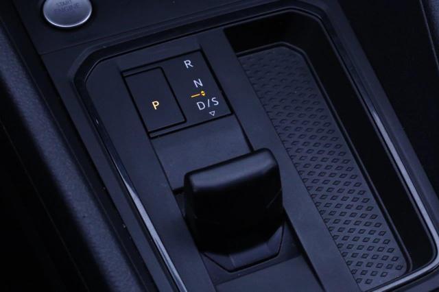 Volkswagen Caddy Cargo Comfort 2.0 TDI 122PS DSG 2-Sitzer Anhängerkupplung Klima Parksensoren Rückf.Kamera Navi Apple CarPlay Android Auto Hecktüren180º Schiebetür rechts Ganzjahresreifen 