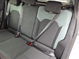 Dacia Duster Extreme 4x4 130PS 1.2 TCe 4x Kamera Lenkradheizung Sitzheizung Klimaautomatik Teil-Leder elektr.Parkbremse Bluetooth Apple Carplay Android Auto PDC v+h 2xKeyless 18-LM Ganzj.Reifen 