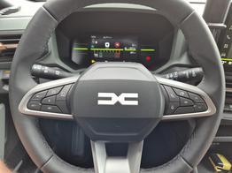 Dacia Duster Extreme 4x4 130PS 1.2 TCe 4x Kamera Lenkradheizung Sitzheizung Klimaautomatik Teil-Leder elektr.Parkbremse Bluetooth Apple Carplay Android Auto PDC v+h 2xKeyless 18-LM Ganzj.Reifen 