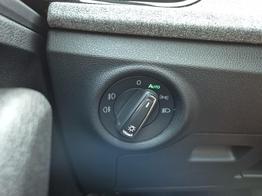 Skoda Kamiq 1.0 TSI 115PS DSG Selection Matrix-LED Sitzheizung Garantieverlängerung Klimaautomatik Parksensoren Skoda-Radio drahtlos Apple CarPlay + Android Auto Digital Cockpit Tempomat abg.Scheiben 