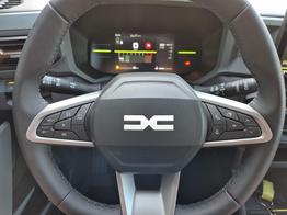 Dacia Duster Extreme 4x4 130PS 1.2 TCe 4x Kamera Lenkradheizung Sitzheizung Klimaautomatik Teil-Leder elektr.Parkbremse Bluetooth Apple Carplay Android Auto PDC v+h 2xKeyless 18-LM Ganzj.Reifen 