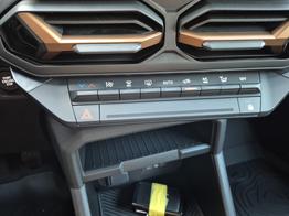 Dacia Duster Extreme 4x4 130PS 1.2 TCe 4x Kamera Lenkradheizung Sitzheizung Klimaautomatik Teil-Leder elektr.Parkbremse Bluetooth Apple Carplay Android Auto PDC v+h 2xKeyless 18-LM Ganzj.Reifen 