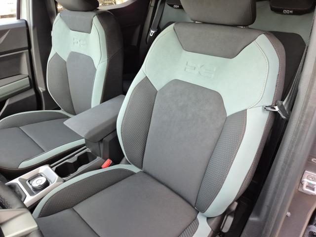 Dacia Duster Extreme 4x4 130PS 1.2 TCe 4x Kamera Lenkradheizung Sitzheizung Klimaautomatik Teil-Leder elektr.Parkbremse Bluetooth Apple Carplay Android Auto PDC v+h 2xKeyless 18-LM Ganzj.Reifen 