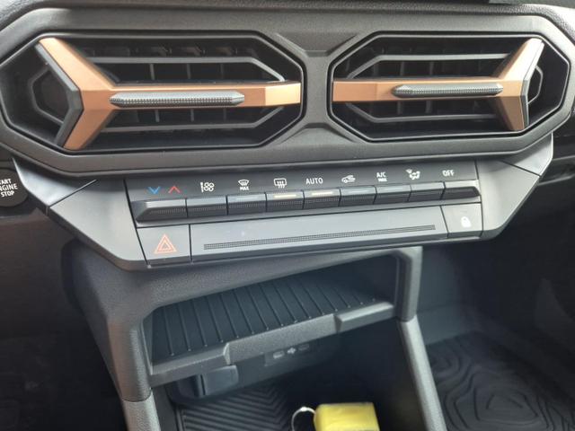 Dacia Duster Extreme 4x4 130PS 1.2 TCe 4x Kamera Lenkradheizung Sitzheizung Klimaautomatik Teil-Leder elektr.Parkbremse Bluetooth Apple Carplay Android Auto PDC v+h 2xKeyless 18-LM Ganzj.Reifen 