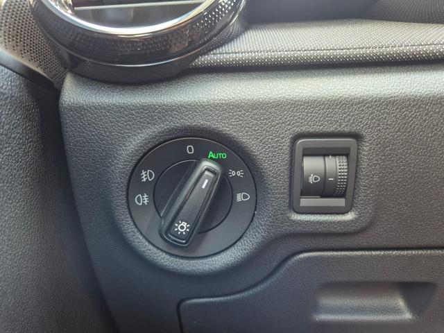 Skoda Fabia 1.0 TSI 95PS Selection 5-türig Rückf.Kamera Parksensoren Sitzheizung Multifunktionslenkrad Klima Skoda-Radio Bluetooth Touchscreen Tempomat Nebelsch. Apple CarPlay + Android Auto 