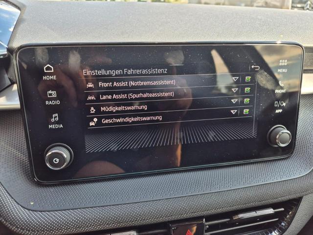 Skoda Fabia 1.0 TSI 95PS Selection 5-türig Rückf.Kamera Parksensoren Sitzheizung Multifunktionslenkrad Klima Skoda-Radio Bluetooth Touchscreen Tempomat Nebelsch. Apple CarPlay + Android Auto 