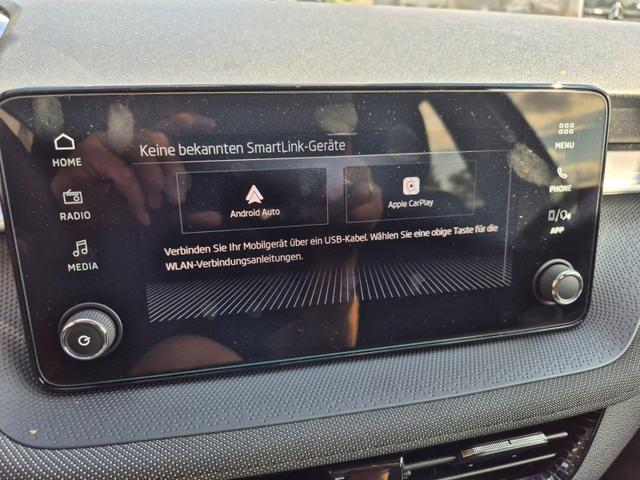 Skoda Fabia 1.0 TSI 95PS Selection 5-türig Rückf.Kamera Parksensoren Sitzheizung Multifunktionslenkrad Klima Skoda-Radio Bluetooth Touchscreen Tempomat Nebelsch. Apple CarPlay + Android Auto 