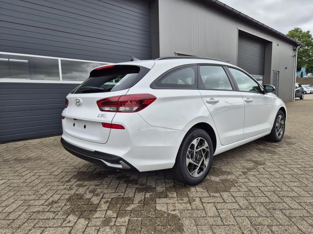 Hyundai i30 Kombi 1.0 T-GDI 100PS Automatik AbstandsTempomat Toter-Winkel-Assistent Sitzheizung Lenkradheizung Klimaautomatik Navi 10,25"-Touchscreen DAB+ wireless Apple CarPlay + Android Auto PDC v+h Rückf.Kamera 16-LM 