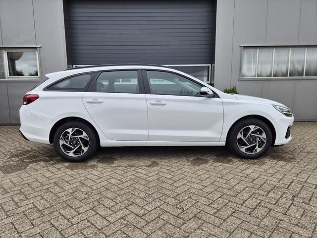 Hyundai i30 Kombi 1.0 T-GDI 100PS Automatik AbstandsTempomat Toter-Winkel-Assistent Sitzheizung Lenkradheizung Klimaautomatik Navi 10,25"-Touchscreen DAB+ wireless Apple CarPlay + Android Auto PDC v+h Rückf.Kamera 16-LM 