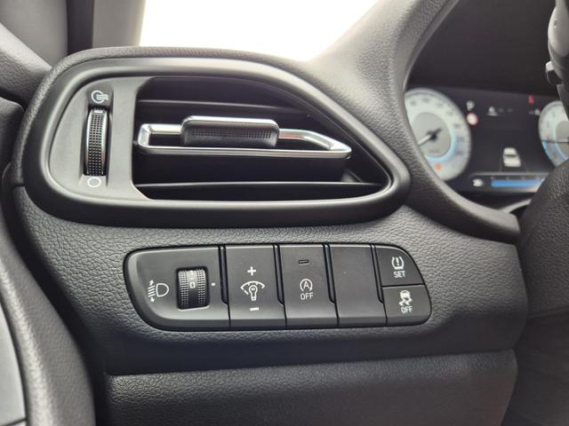 Hyundai i30 Kombi 1.0 T-GDI 100PS Automatik AbstandsTempomat Toter-Winkel-Assistent Sitzheizung Lenkradheizung Klimaautomatik Navi 10,25"-Touchscreen DAB+ wireless Apple CarPlay + Android Auto PDC v+h Rückf.Kamera 16-LM 