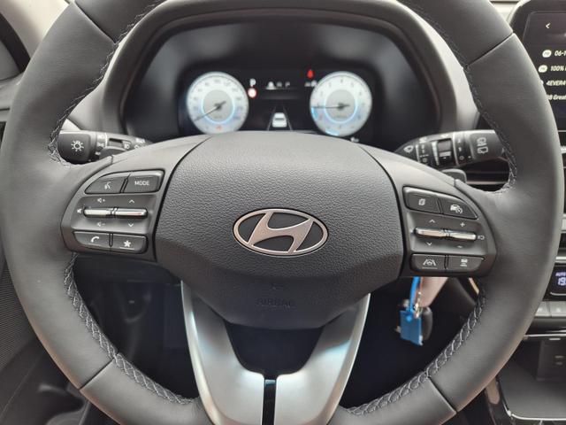 Hyundai i30 Kombi 1.0 T-GDI 100PS Automatik AbstandsTempomat Toter-Winkel-Assistent Sitzheizung Lenkradheizung Klimaautomatik Navi 10,25"-Touchscreen DAB+ wireless Apple CarPlay + Android Auto PDC v+h Rückf.Kamera 16-LM 