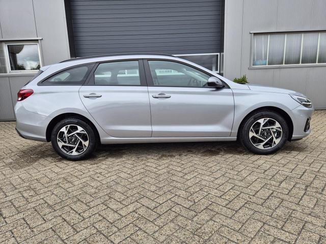 Hyundai i30 Kombi 1.0 T-GDI 100PS Automatik AbstandsTempomat Toter-Winkel-Assistent Sitzheizung Lenkradheizung Klimaautomatik Navi 10,25"-Touchscreen DAB+ wireless Apple CarPlay + Android Auto PDC v+h Rückf.Kamera 16-LM 