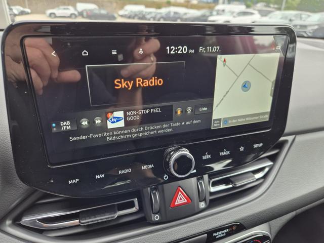 Hyundai i30 Kombi 1.0 T-GDI 100PS Automatik AbstandsTempomat Toter-Winkel-Assistent Sitzheizung Lenkradheizung Klimaautomatik Navi 10,25"-Touchscreen DAB+ wireless Apple CarPlay + Android Auto PDC v+h Rückf.Kamera 16-LM 