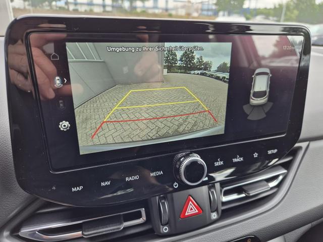 Hyundai i30 Kombi 1.0 T-GDI 100PS Automatik AbstandsTempomat Toter-Winkel-Assistent Sitzheizung Lenkradheizung Klimaautomatik Navi 10,25"-Touchscreen DAB+ wireless Apple CarPlay + Android Auto PDC v+h Rückf.Kamera 16-LM 