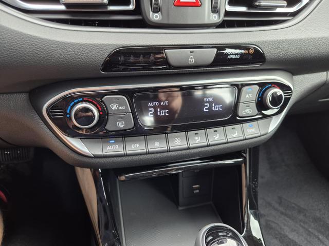 Hyundai i30 Kombi 1.0 T-GDI 100PS Automatik AbstandsTempomat Toter-Winkel-Assistent Sitzheizung Lenkradheizung Klimaautomatik Navi 10,25"-Touchscreen DAB+ wireless Apple CarPlay + Android Auto PDC v+h Rückf.Kamera 16-LM 