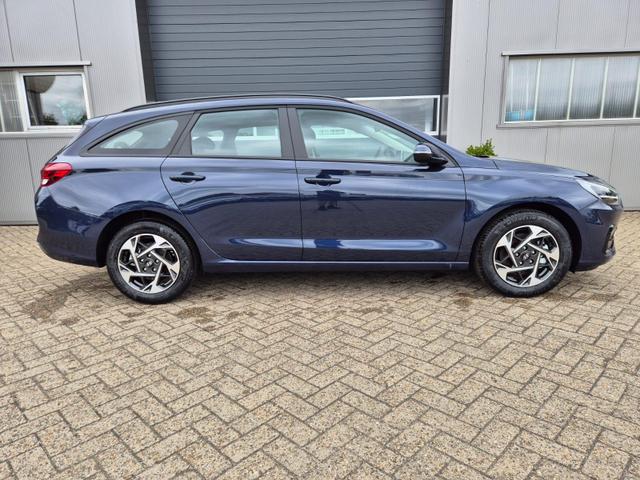 Hyundai i30 Kombi 1.0 T-GDI 100PS Automatik AbstandsTempomat Toter-Winkel-Assistent Sitzheizung Lenkradheizung Klimaautomatik Navi 10,25"-Touchscreen DAB+ wireless Apple CarPlay + Android Auto PDC v+h Rückf.Kamera 16-LM 