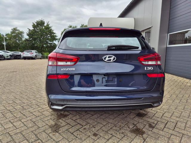 Hyundai i30 Kombi 1.0 T-GDI 100PS Automatik AbstandsTempomat Toter-Winkel-Assistent Sitzheizung Lenkradheizung Klimaautomatik Navi 10,25"-Touchscreen DAB+ wireless Apple CarPlay + Android Auto PDC v+h Rückf.Kamera 16-LM 