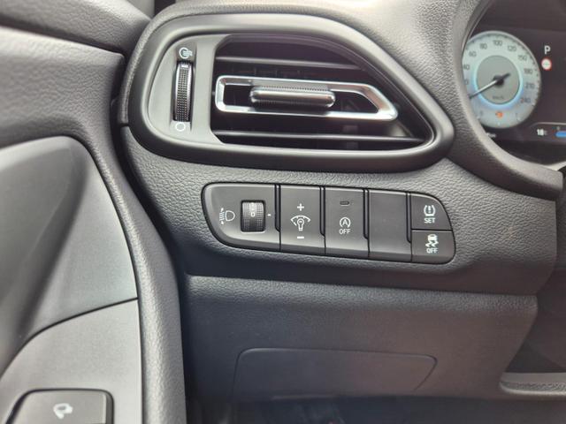 Hyundai i30 Kombi 1.0 T-GDI 100PS Automatik AbstandsTempomat Toter-Winkel-Assistent Sitzheizung Lenkradheizung Klimaautomatik Navi 10,25"-Touchscreen DAB+ wireless Apple CarPlay + Android Auto PDC v+h Rückf.Kamera 16-LM 