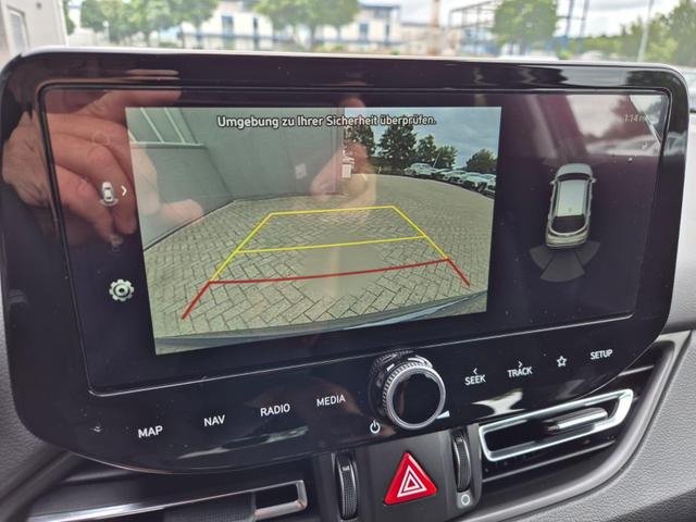 Hyundai i30 Kombi 1.0 T-GDI 100PS Automatik AbstandsTempomat Toter-Winkel-Assistent Sitzheizung Lenkradheizung Klimaautomatik Navi 10,25"-Touchscreen DAB+ wireless Apple CarPlay + Android Auto PDC v+h Rückf.Kamera 16-LM 