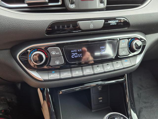 Hyundai i30 Kombi 1.0 T-GDI 100PS Automatik AbstandsTempomat Toter-Winkel-Assistent Sitzheizung Lenkradheizung Klimaautomatik Navi 10,25"-Touchscreen DAB+ wireless Apple CarPlay + Android Auto PDC v+h Rückf.Kamera 16-LM 
