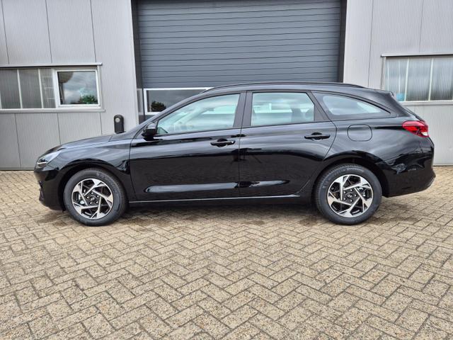Hyundai i30 Kombi 1.0 T-GDI 100PS Automatik AbstandsTempomat Toter-Winkel-Assistent Sitzheizung Lenkradheizung Klimaautomatik Navi 10,25"-Touchscreen DAB+ wireless Apple CarPlay + Android Auto PDC v+h Rückf.Kamera 16-LM 