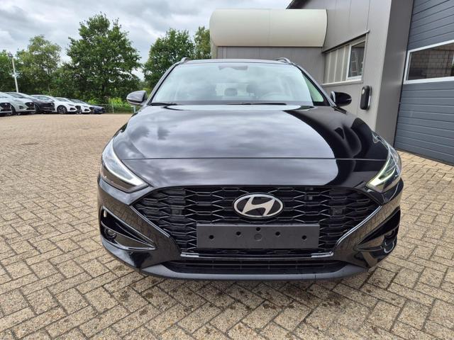 Hyundai i30 Kombi 1.0 T-GDI 100PS Automatik AbstandsTempomat Toter-Winkel-Assistent Sitzheizung Lenkradheizung Klimaautomatik Navi 10,25"-Touchscreen DAB+ wireless Apple CarPlay + Android Auto PDC v+h Rückf.Kamera 16-LM 
