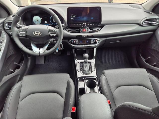 Hyundai i30 Kombi 1.0 T-GDI 100PS Automatik AbstandsTempomat Toter-Winkel-Assistent Sitzheizung Lenkradheizung Klimaautomatik Navi 10,25"-Touchscreen DAB+ wireless Apple CarPlay + Android Auto PDC v+h Rückf.Kamera 16-LM 