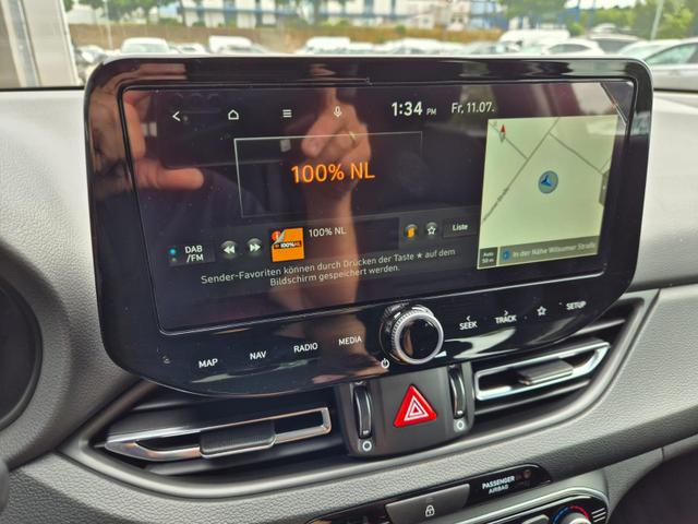 Hyundai i30 Kombi 1.0 T-GDI 100PS Automatik AbstandsTempomat Toter-Winkel-Assistent Sitzheizung Lenkradheizung Klimaautomatik Navi 10,25"-Touchscreen DAB+ wireless Apple CarPlay + Android Auto PDC v+h Rückf.Kamera 16-LM 
