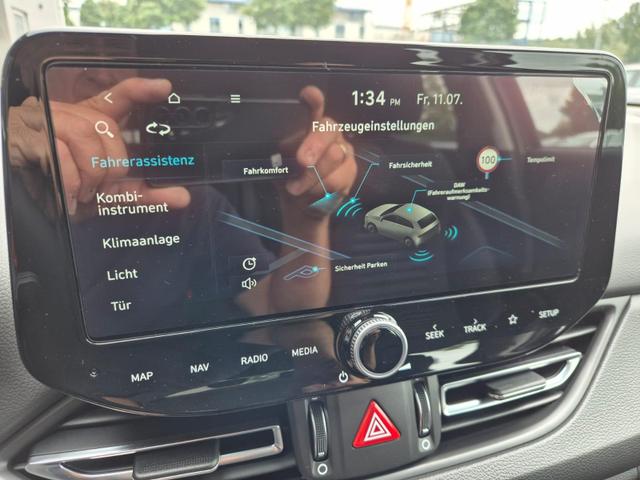 Hyundai i30 Kombi 1.0 T-GDI 100PS Automatik AbstandsTempomat Toter-Winkel-Assistent Sitzheizung Lenkradheizung Klimaautomatik Navi 10,25"-Touchscreen DAB+ wireless Apple CarPlay + Android Auto PDC v+h Rückf.Kamera 16-LM 