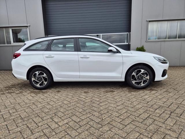 Hyundai i30 Kombi 1.0 T-GDI 100PS Automatik Sitzheizung Lenkradheizung Klimaautomatik Navi 10,25"-Touchscreen DAB+ wireless Apple CarPlay + Android Auto PDC v+h Rückf.Kamera 16-LM 